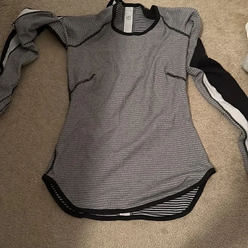 Lululemon Reversible long sleeve 2/4